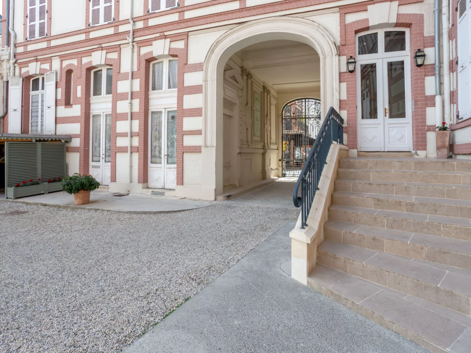 L'hôtel de Paris-Dehors