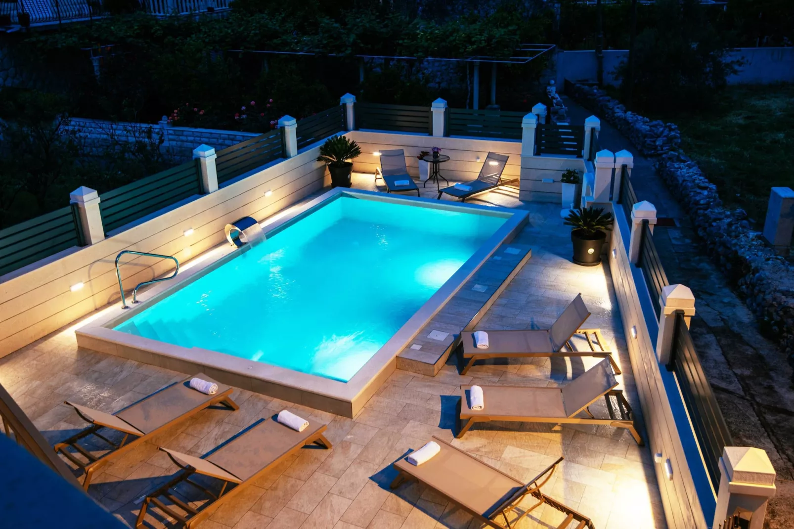 Apartments Azzurro- One Bedroom Apartment with Terrace and Hot Tub ( Azzurro II-gornji)-Piscine