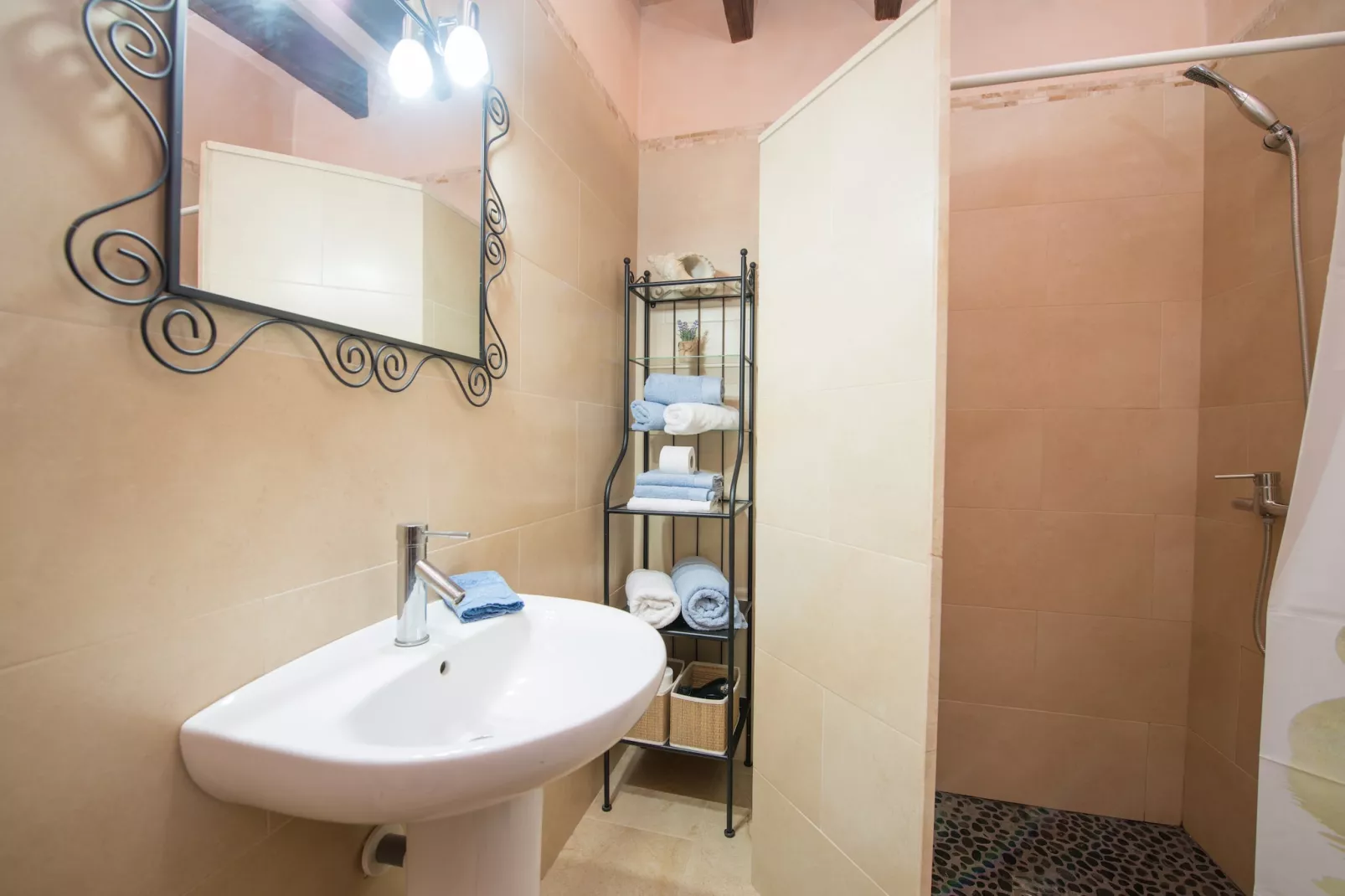 Es Mitja Davall-Bathroom
