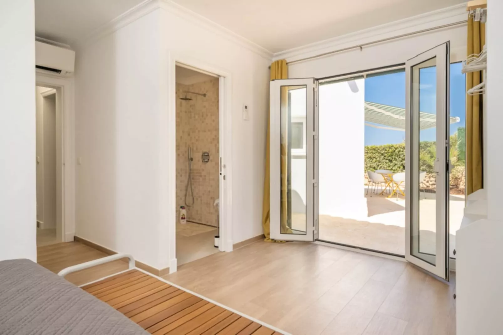 Villa Mila-Image-tags.