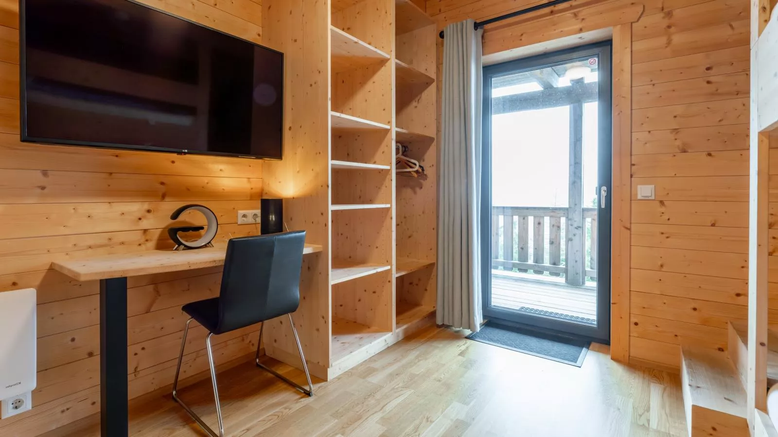 Alpina Lodge-Bedroom
