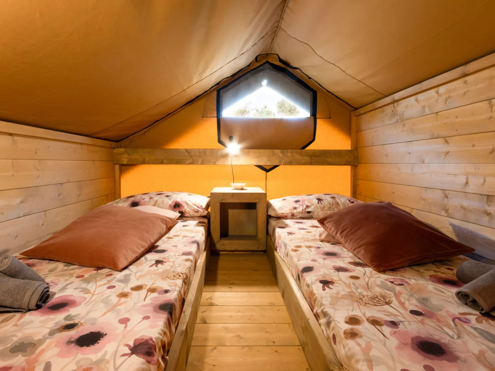 Glampingtent Zeus-Drinnen