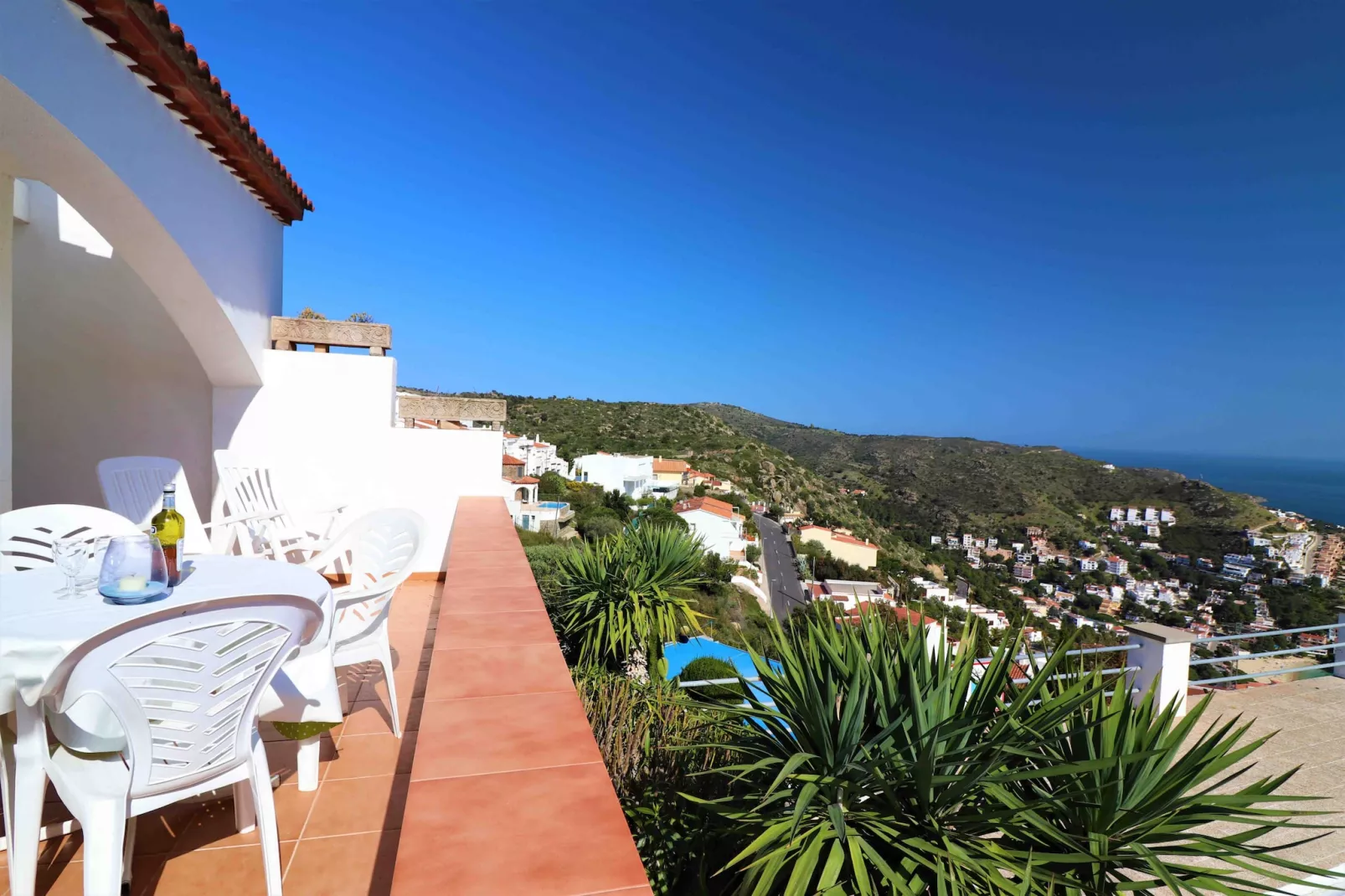 DULCE VIDA 2 B1 Roses-Terrace balcony