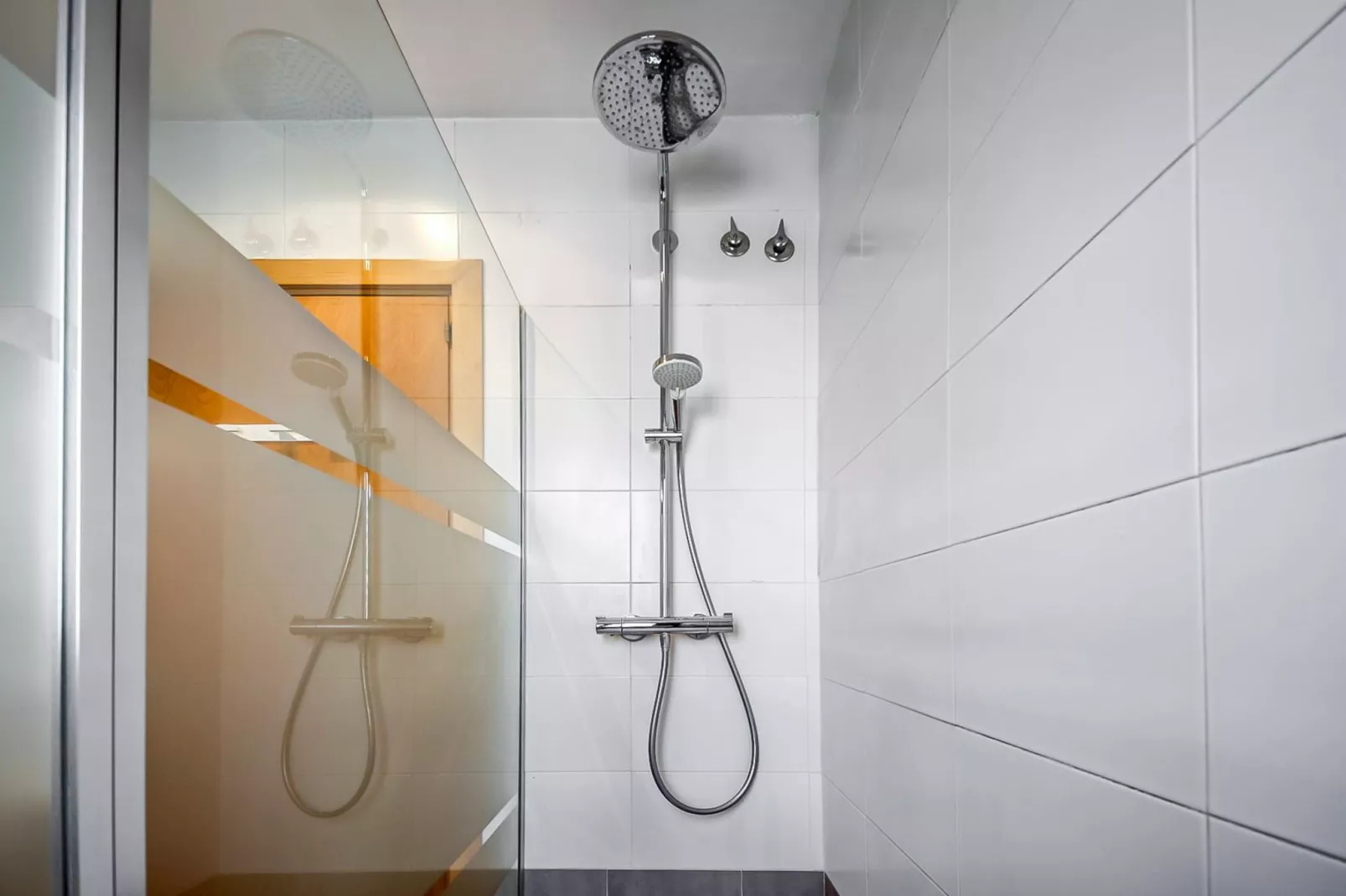 P.C. GREGAL 4 ATICO Roses-Bathroom