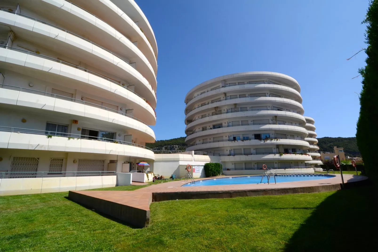 MEDES PARK I 5-1-Gardens summer