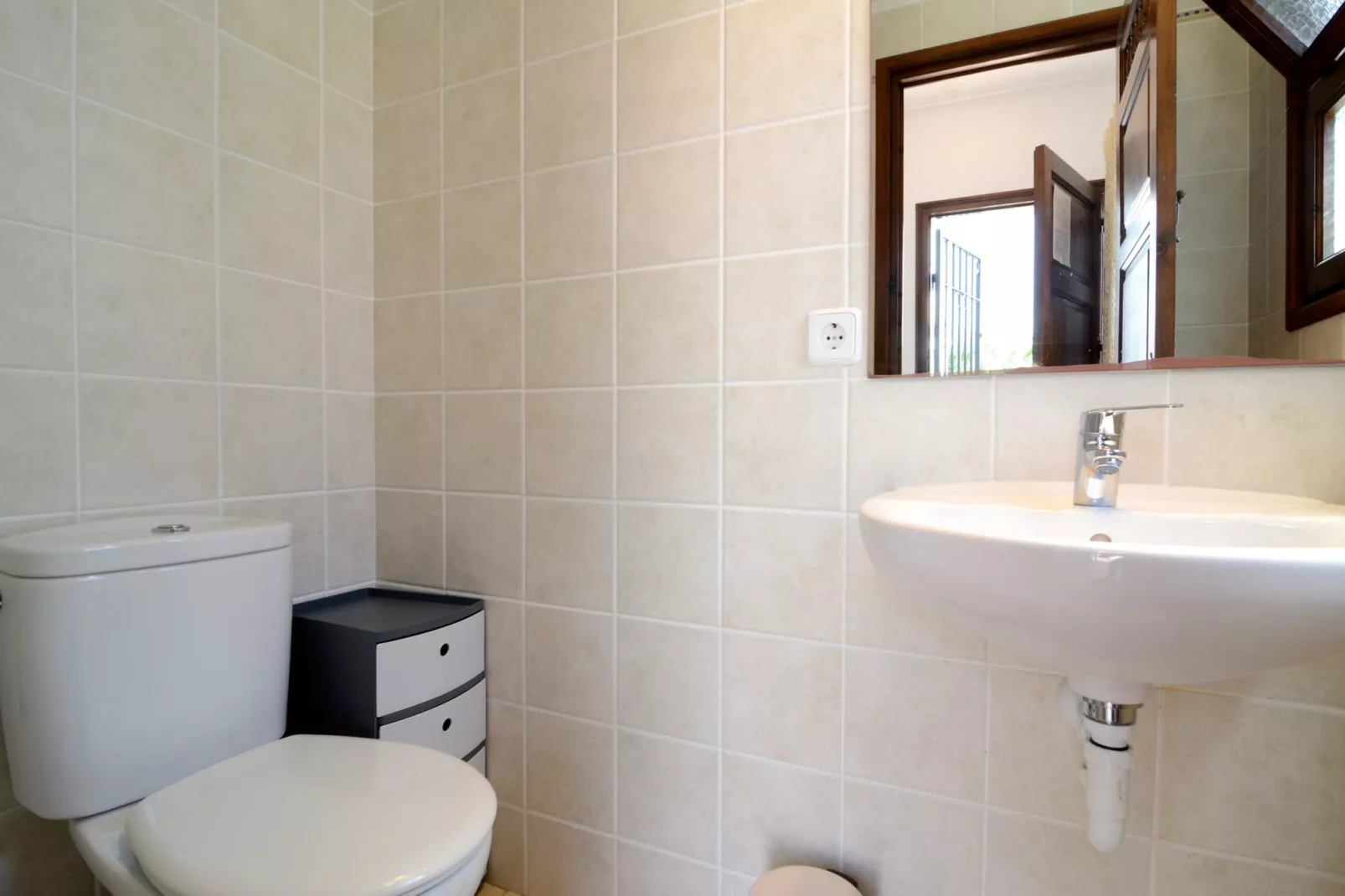 LES ACACIES 10-Bathroom