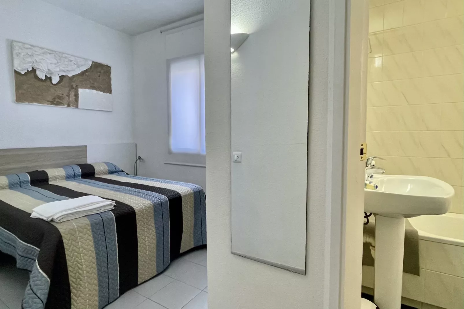 MANUREVA VIII BX-A-Bedroom