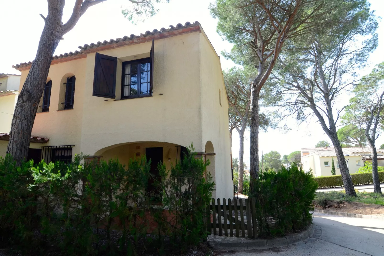 BERNA, 2-Outdoor