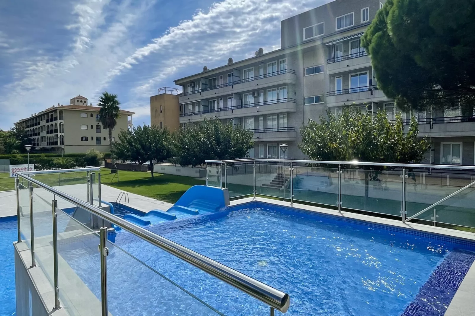 BLAU PARK 126-Pool