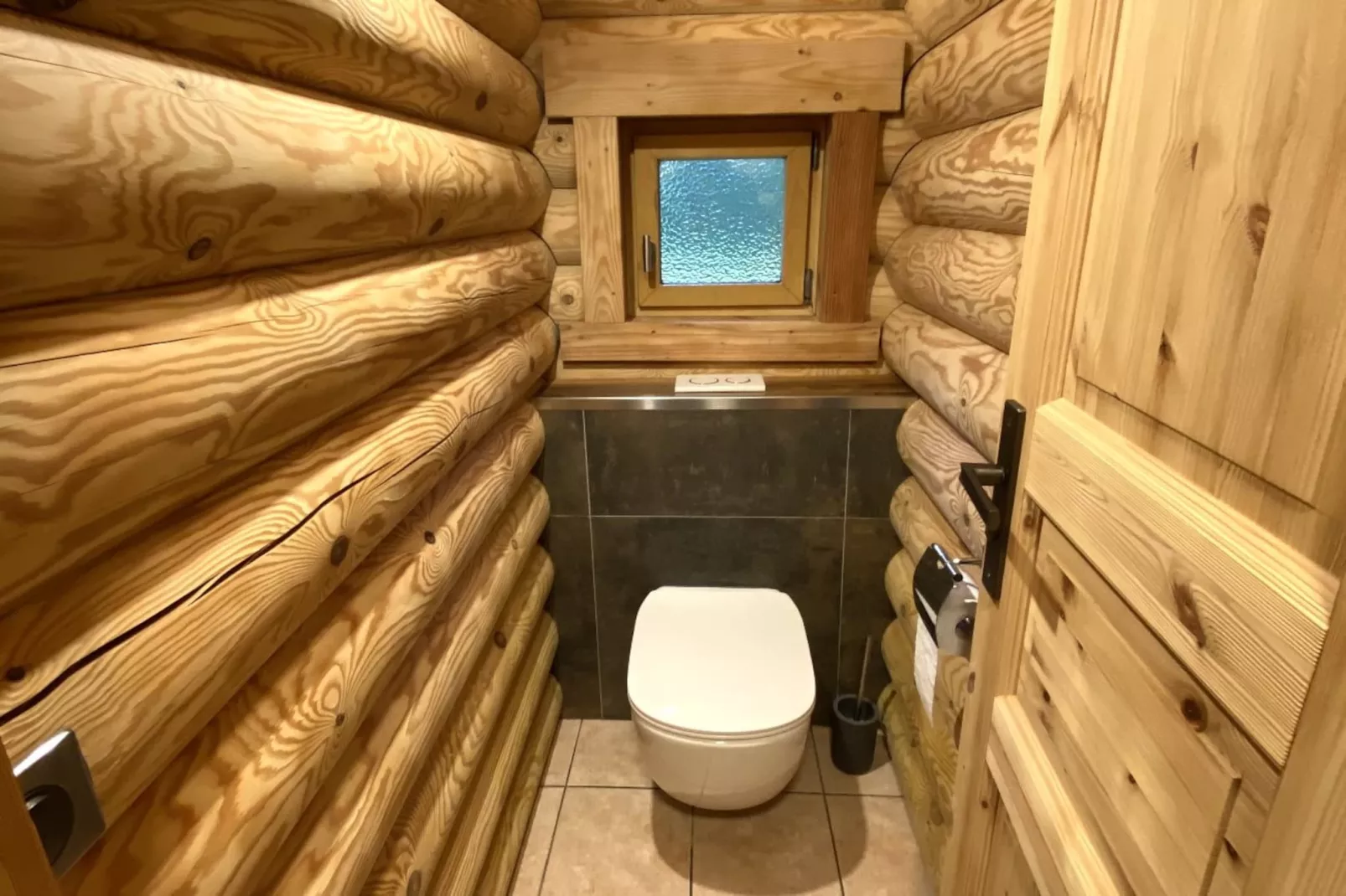 L'OURS NOIR Chalet en rondins-Badezimmer