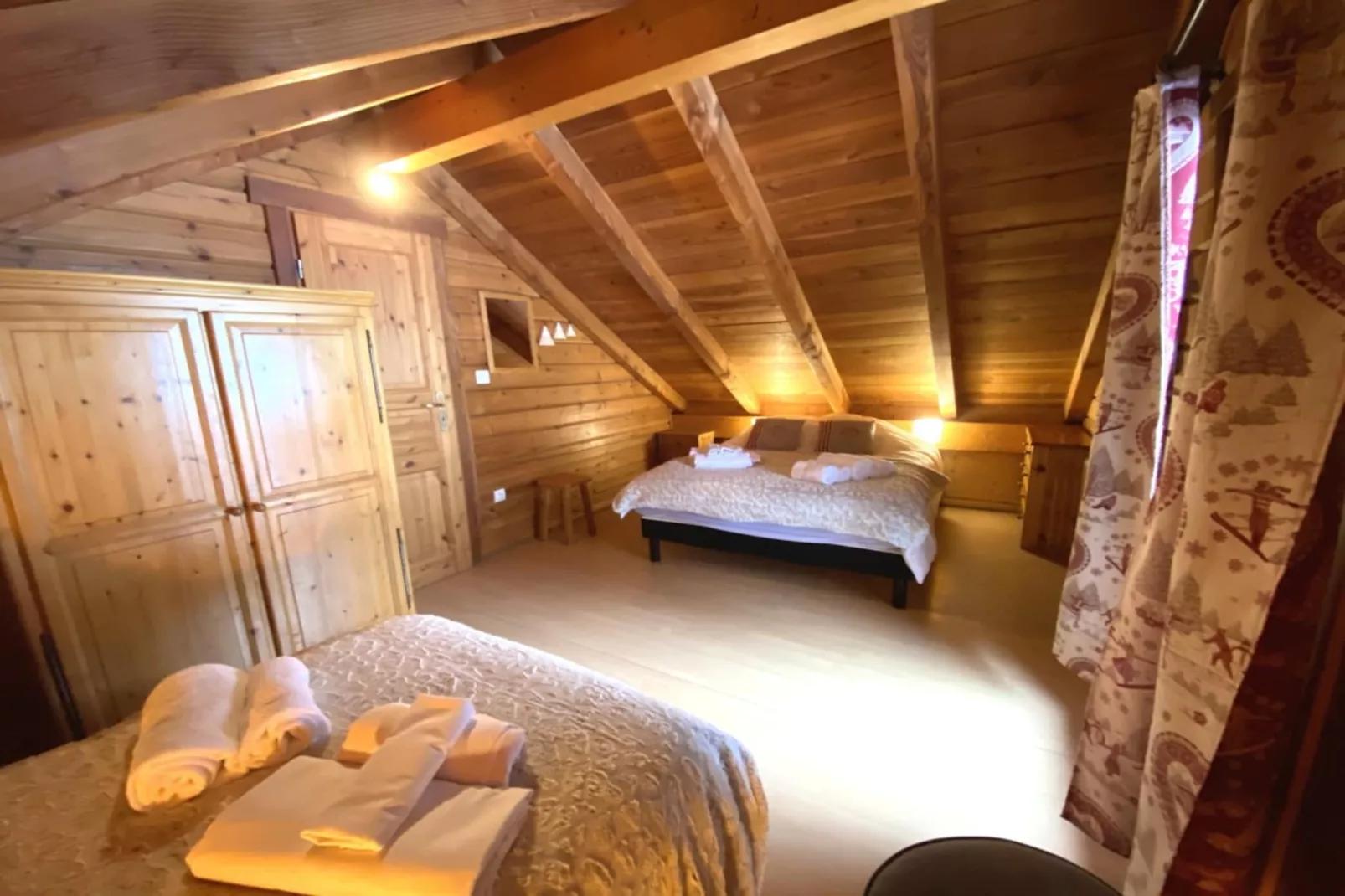 LE SKIEUR  Chalet en bois-Bedroom