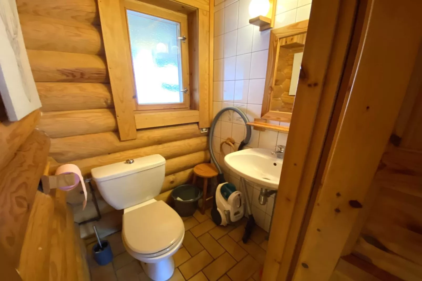 LE GRAND CERF  Chalet en rondins avec SPA Jacuzzi-Badezimmer