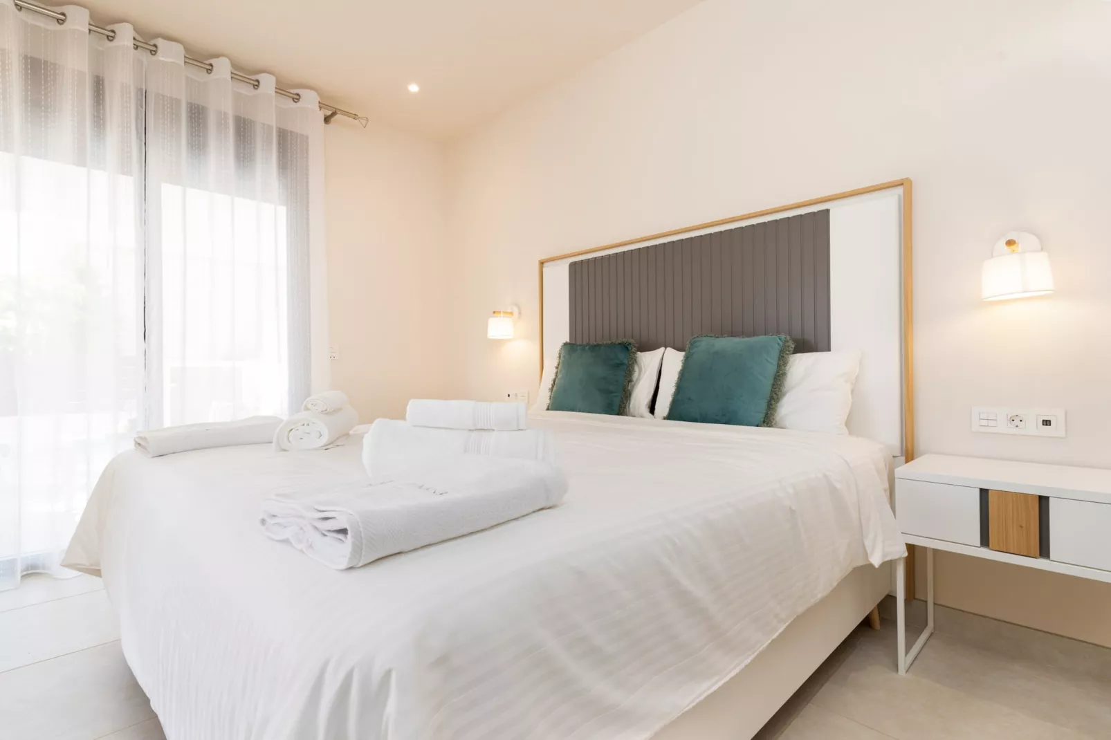 Jardinana - apartment with two bedrooms close to b-Bedroom