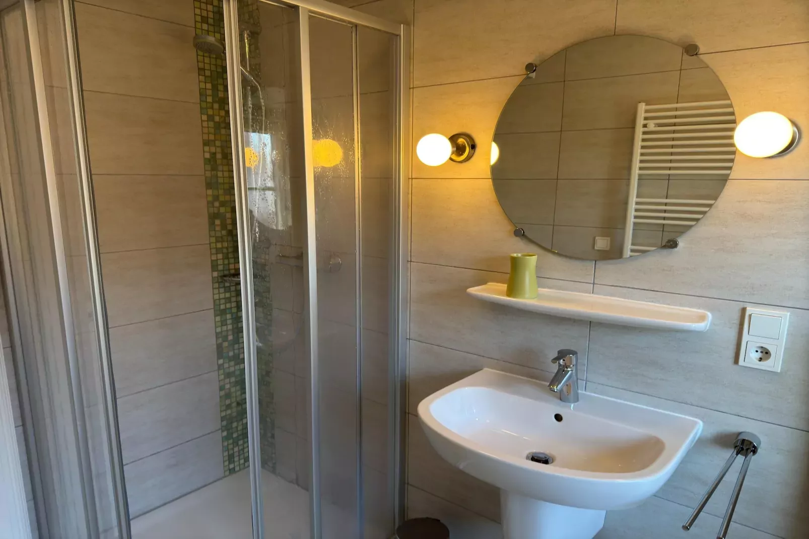 Katamaran II mit Haustier-Bathroom