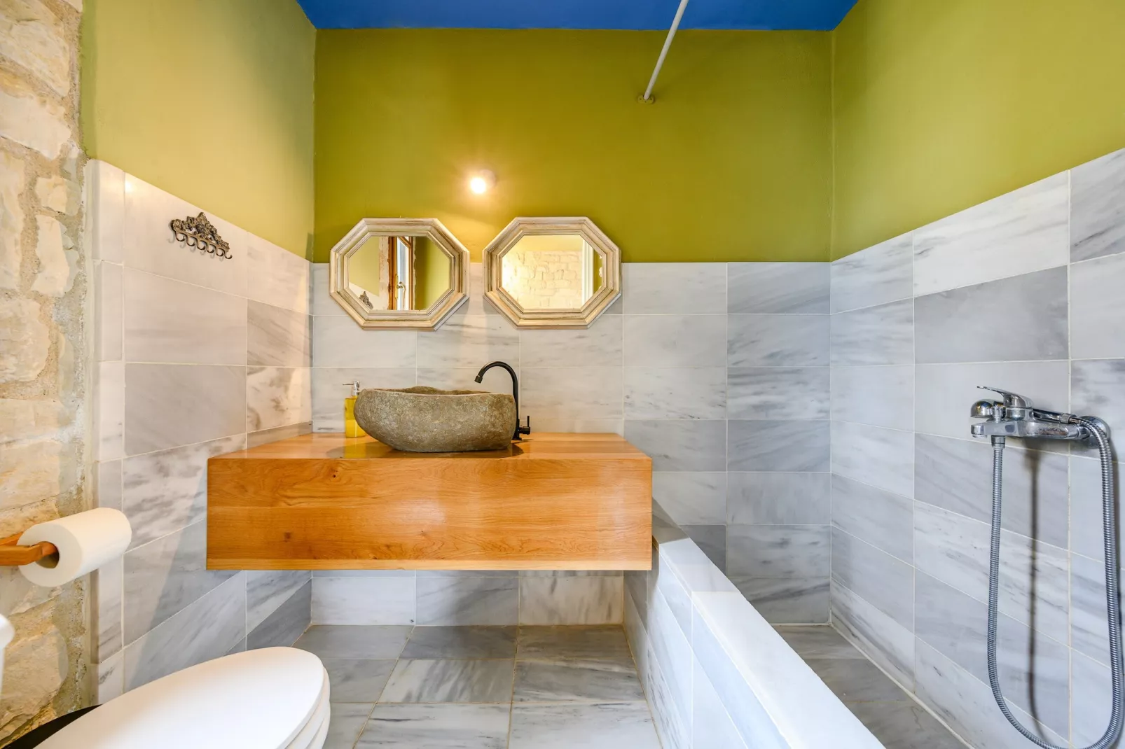 Kandinella-Bathroom