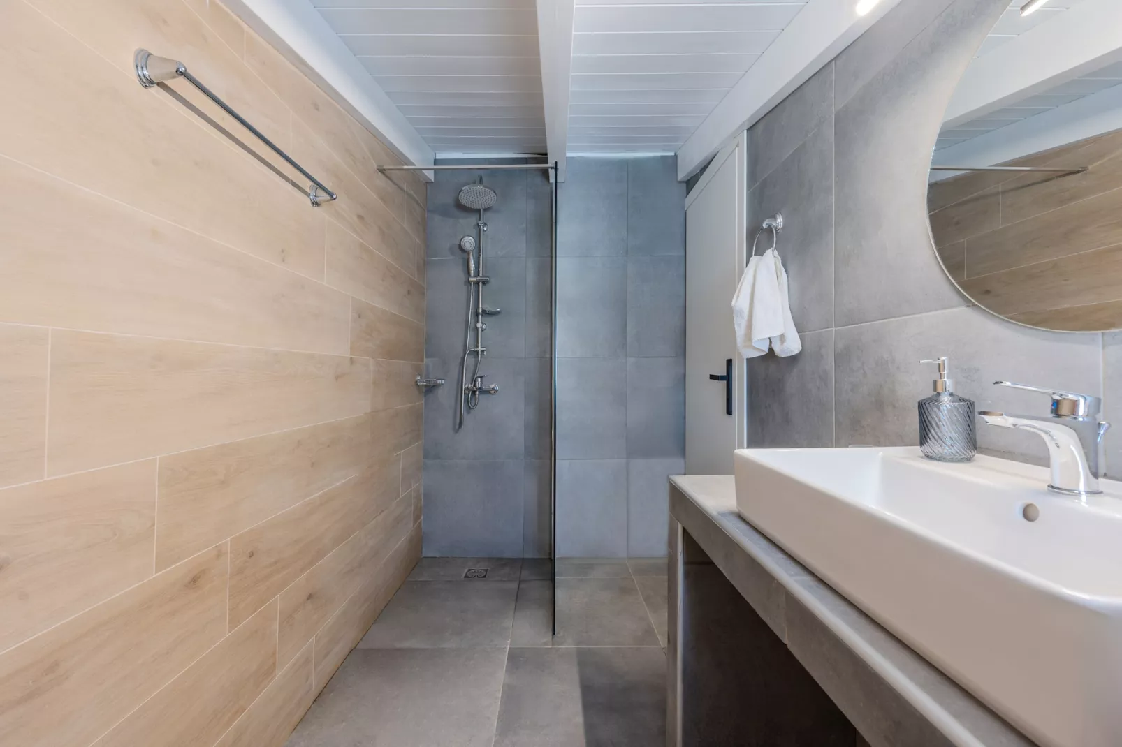 Mythos 5-Bathroom
