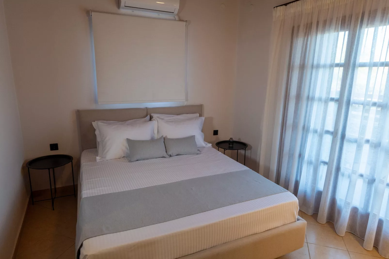 Ami Manoir-Bedroom