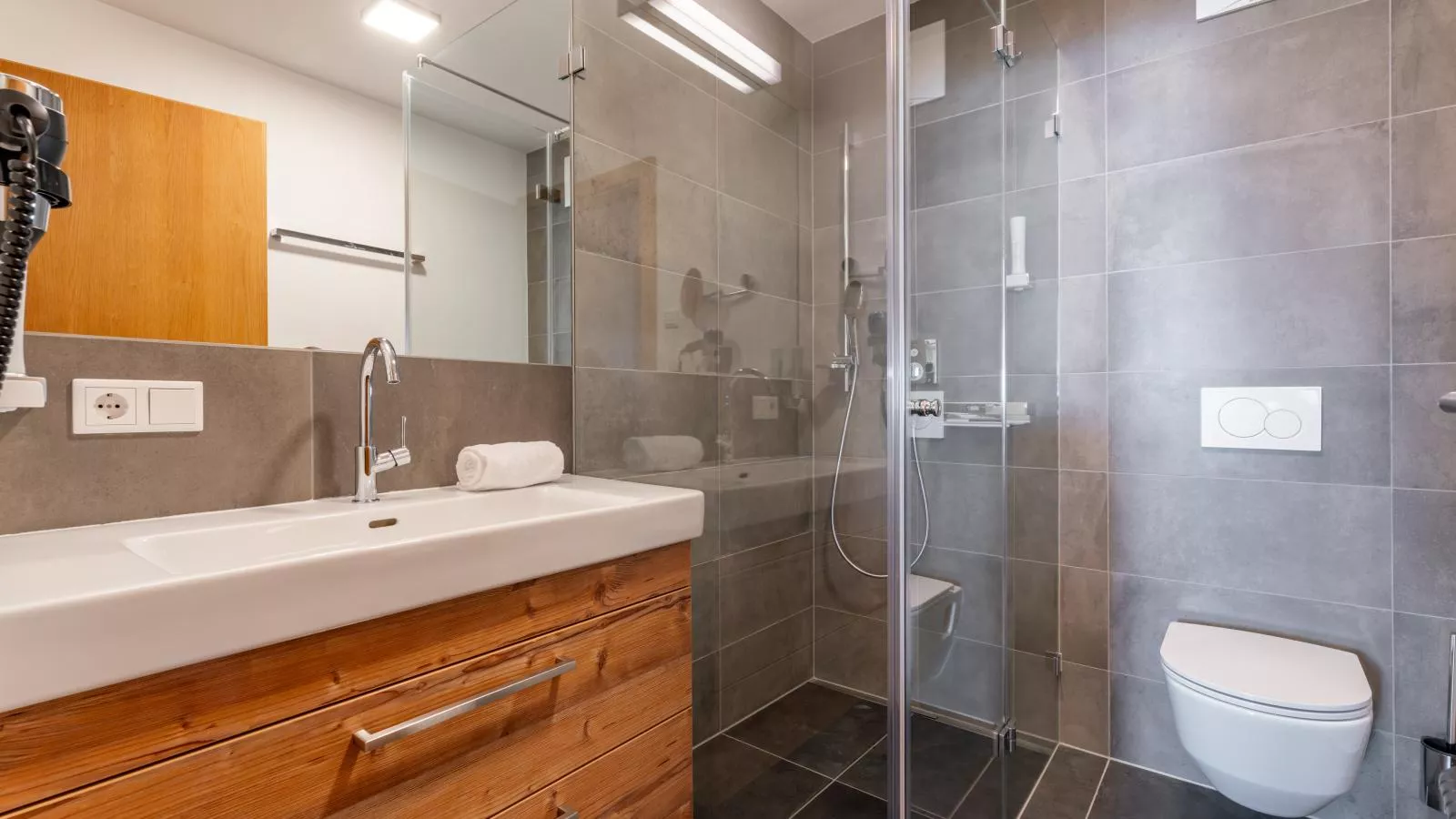 Tauern Suites Mitterwirt TOP 214-Badezimmer
