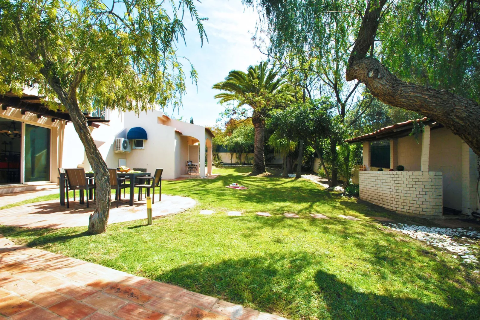 Villa Bogota-Gardens summer