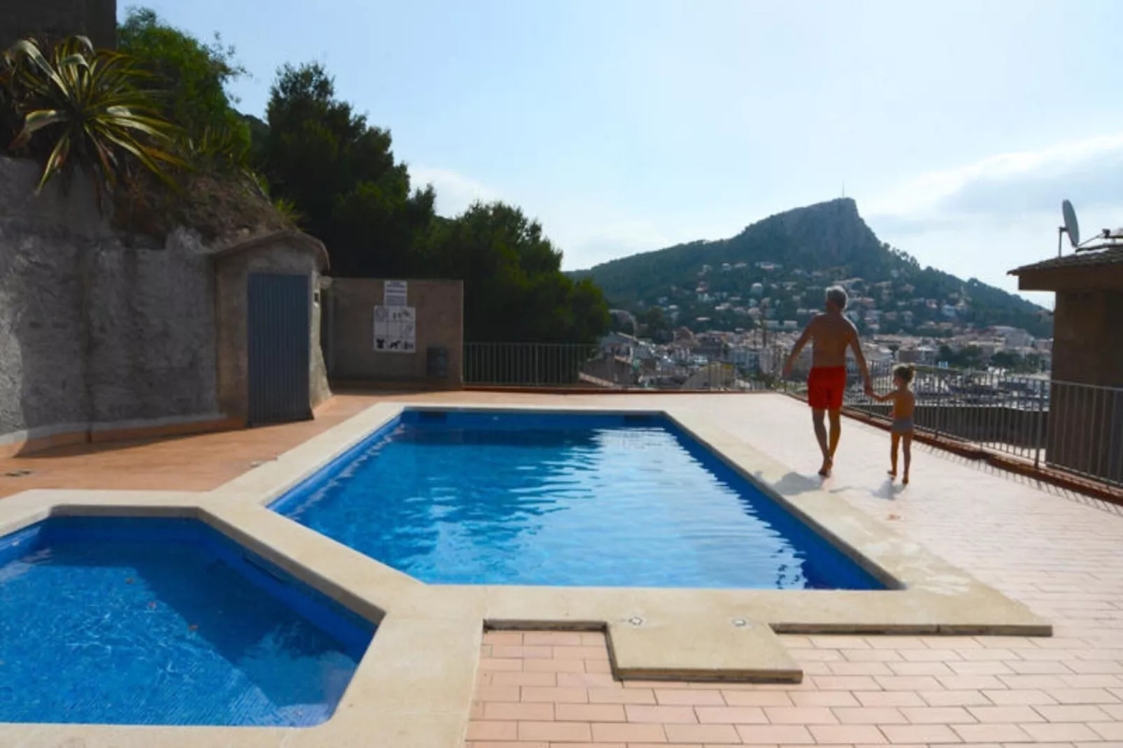 Appartements à L'Estartit-Exterior summer