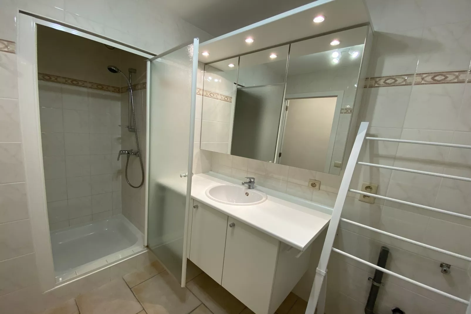 Lotus IV 0303-Badezimmer