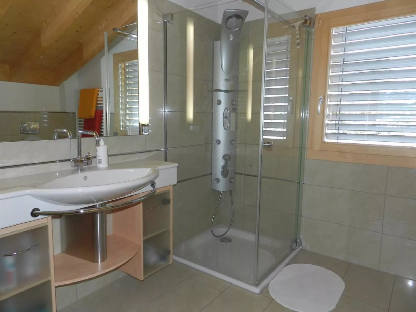 Gletscherblick, Chalet-Drinnen