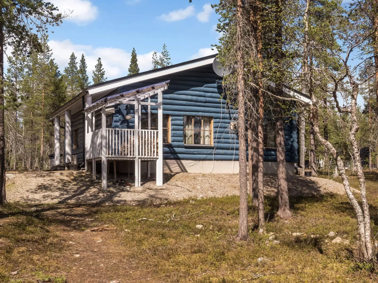 Aurora cabin-Outside