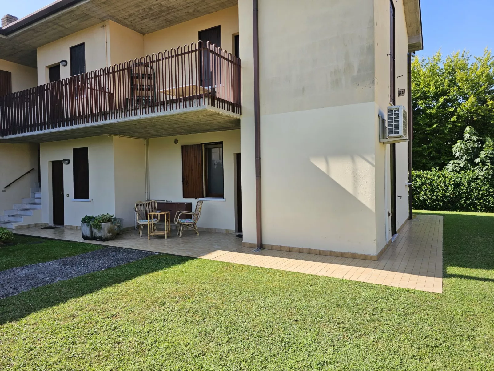 Sole del Garda-Outside
