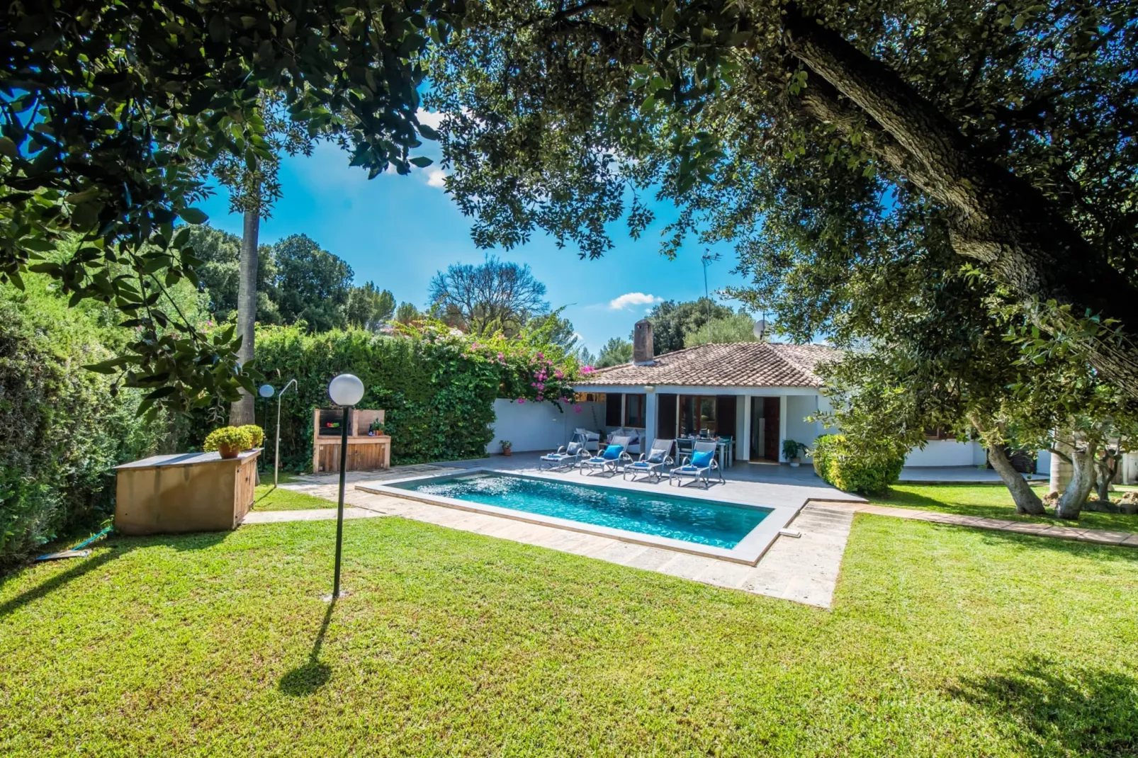 Casa Pequeña-Gardens summer