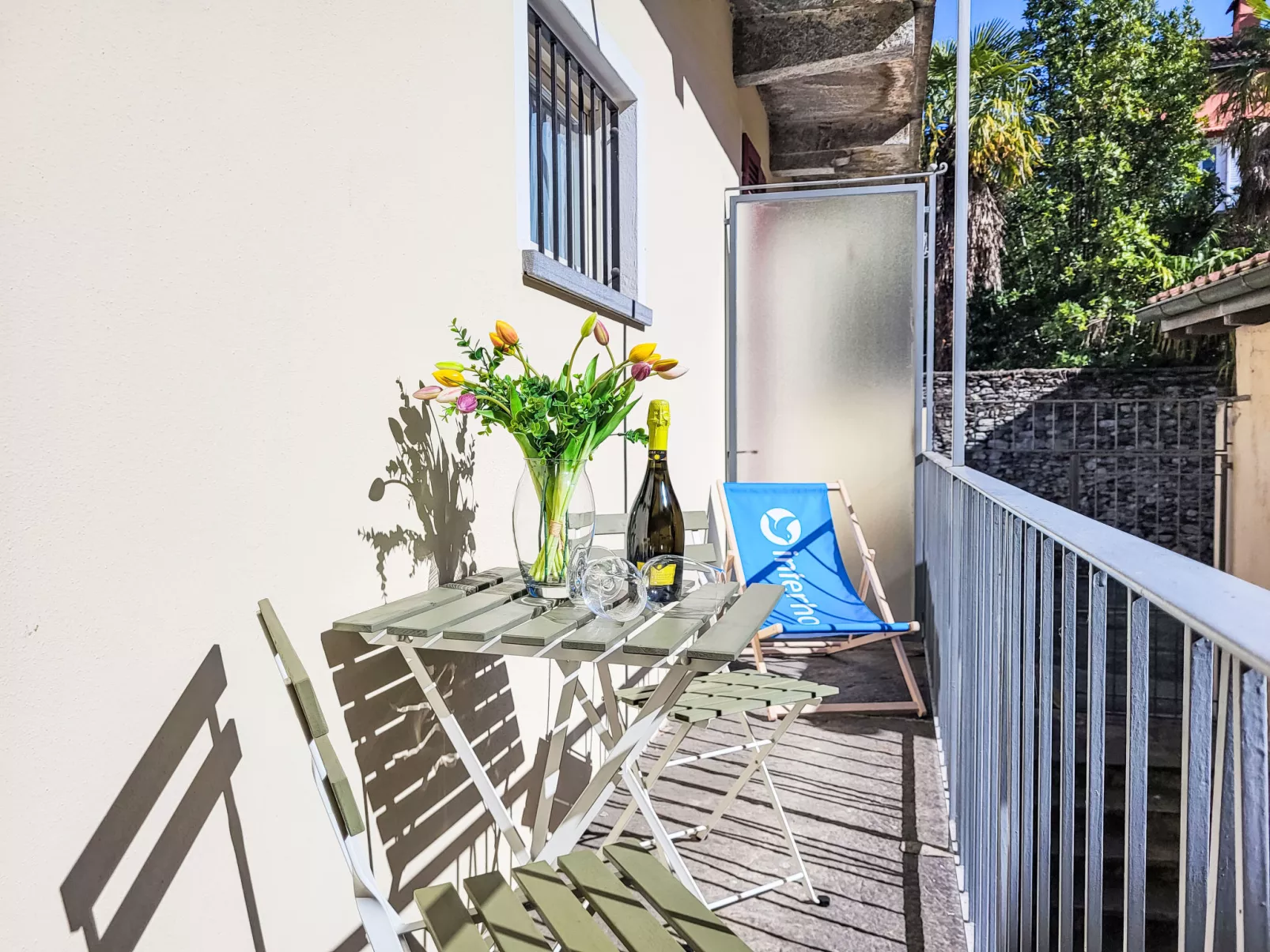 White Locarno Apt.1-Outside