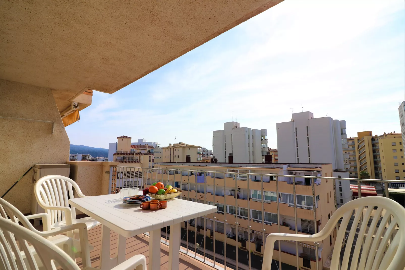 DELTA 4 2 Roses-Terrassenbalkon