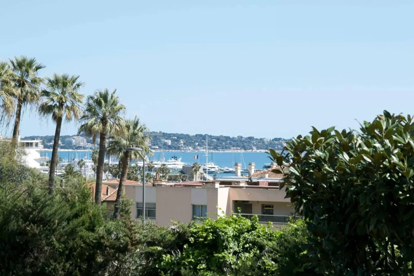 Vue Mer à Golfe-Juan Proche Cannes Plage et Garage-View summer