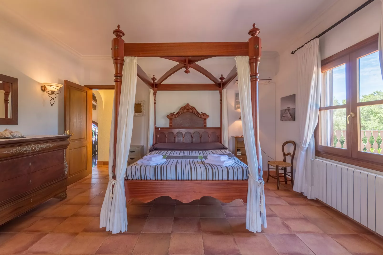 Buitre negro, Finca 5StarsHome Mallorca-Bedroom