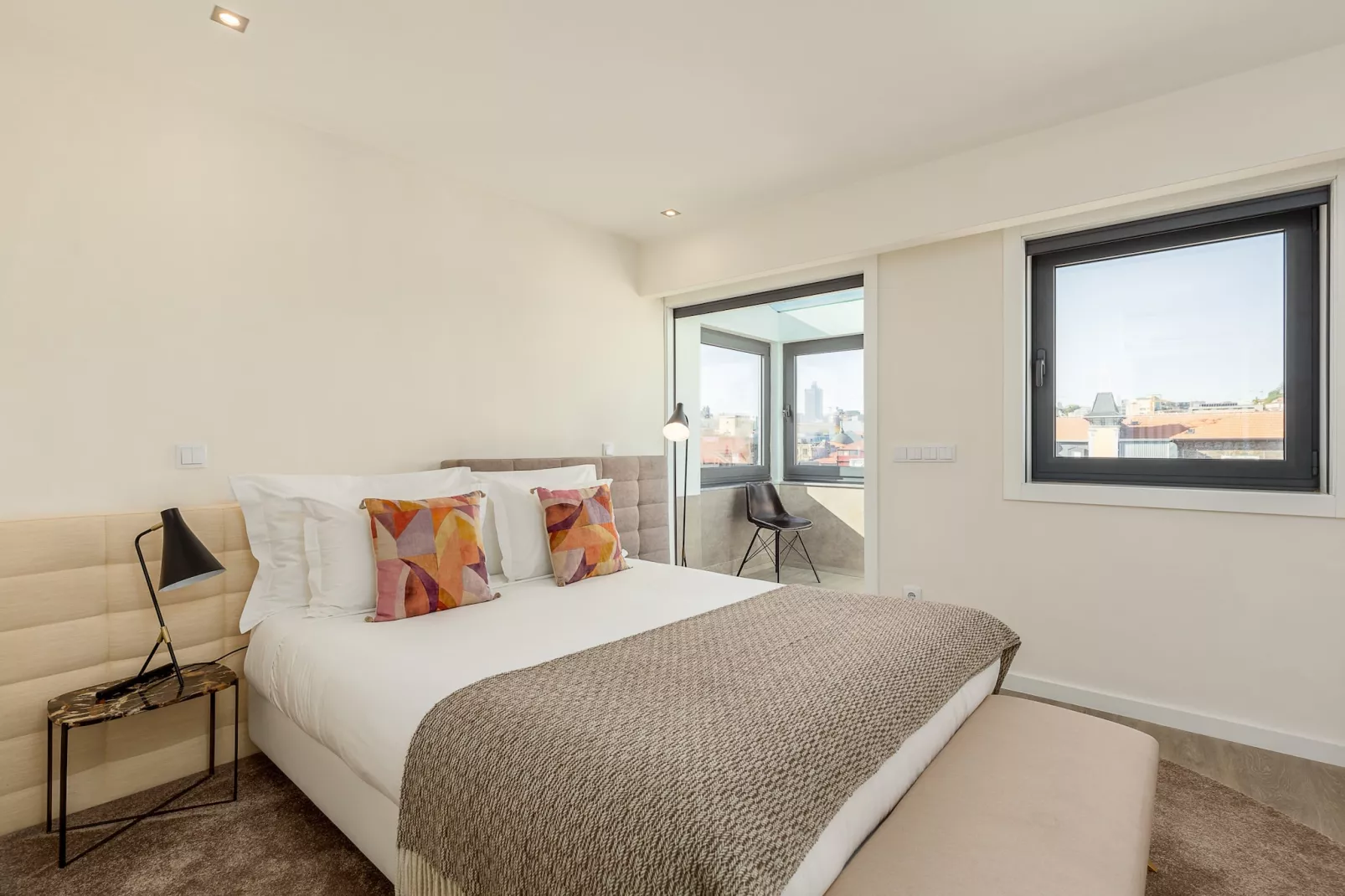 YOUROPO - Central-Bedroom