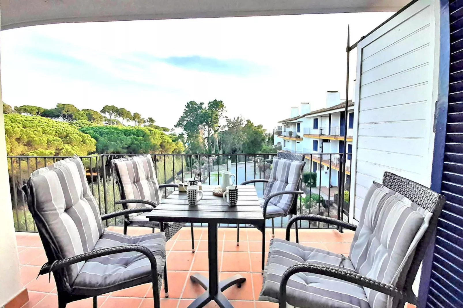 Canadell 1-Terrace balcony