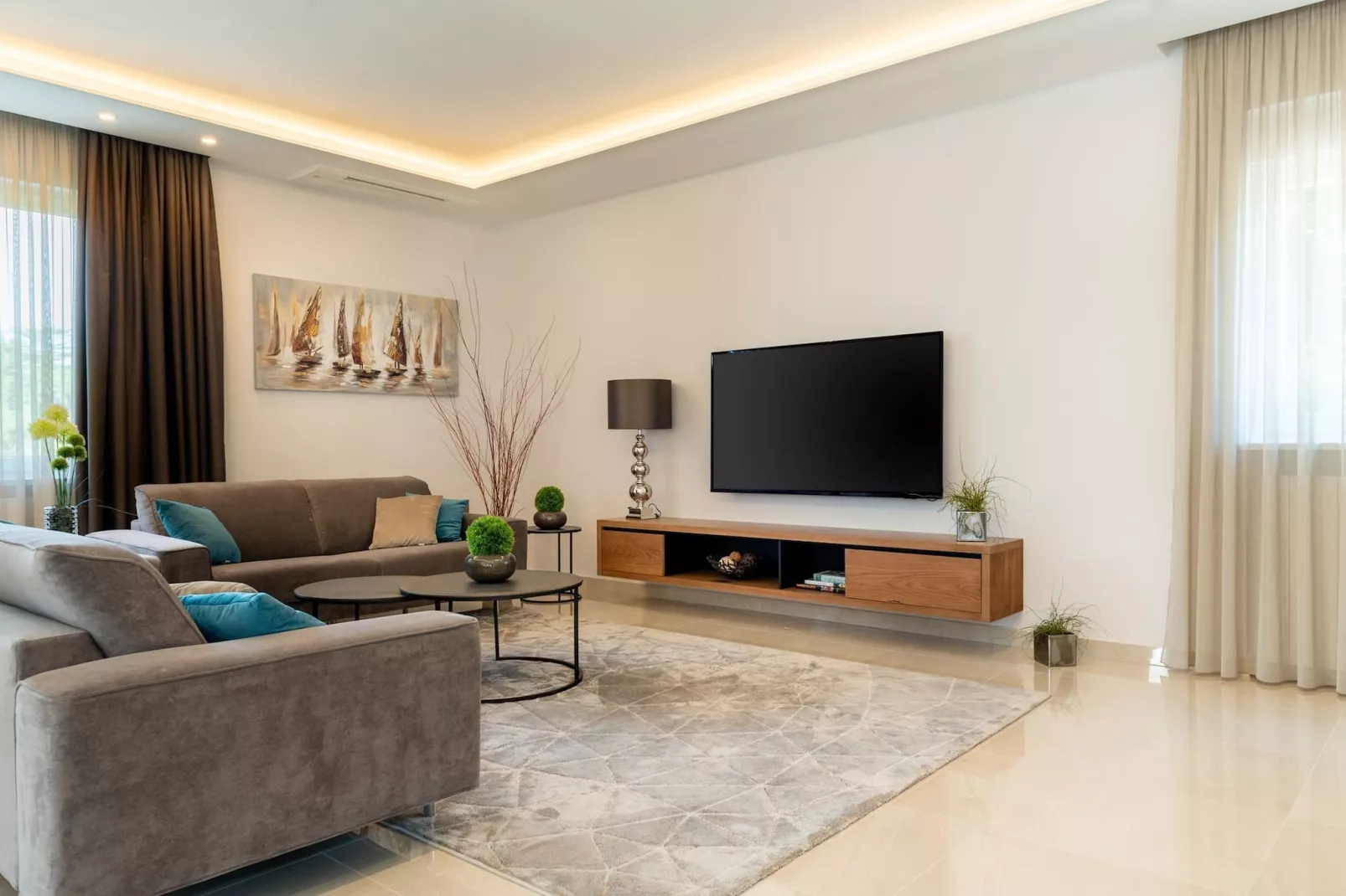 Luxurious Villa Laurea-Living room