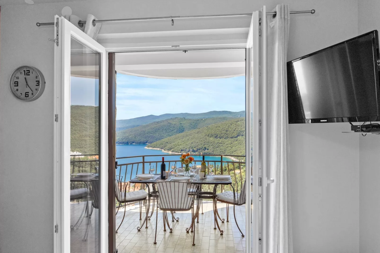 Lady M Gold - Balcony and Sea View-Terrace balcony