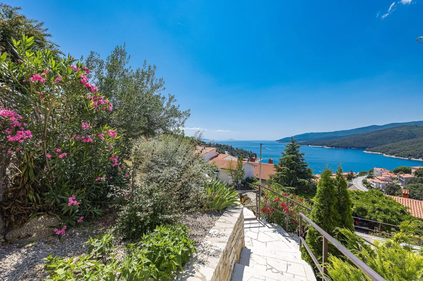 Lady M White - Balcony and Sea View-Outdoor