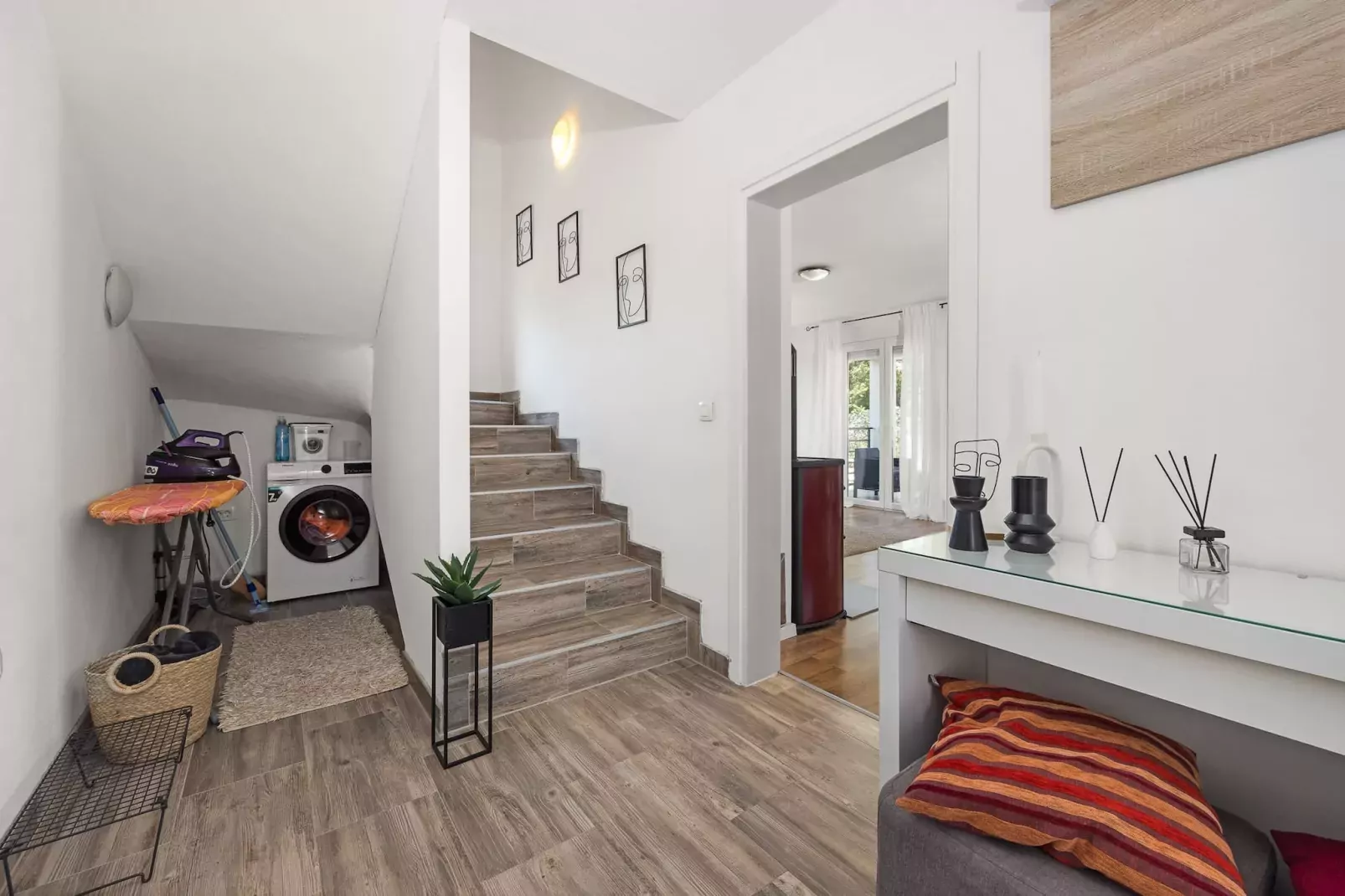 Villa Jakov with Private Pool-Landing