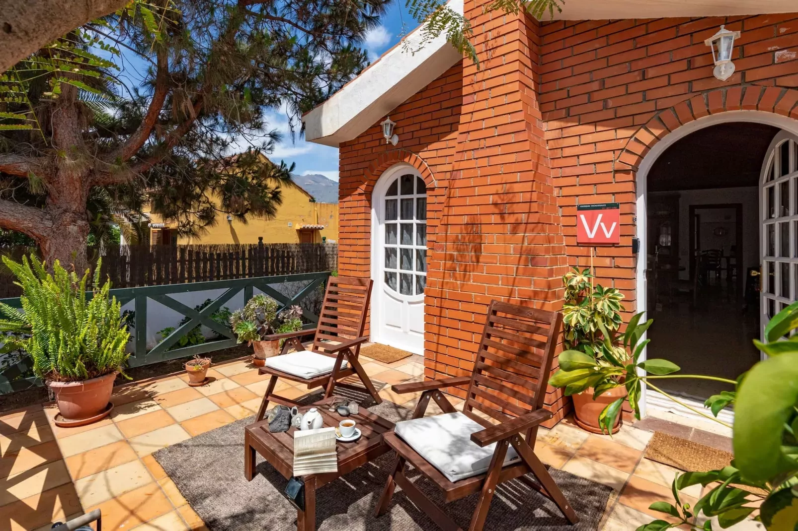 GC0181  Los Almendros-Terrace balcony