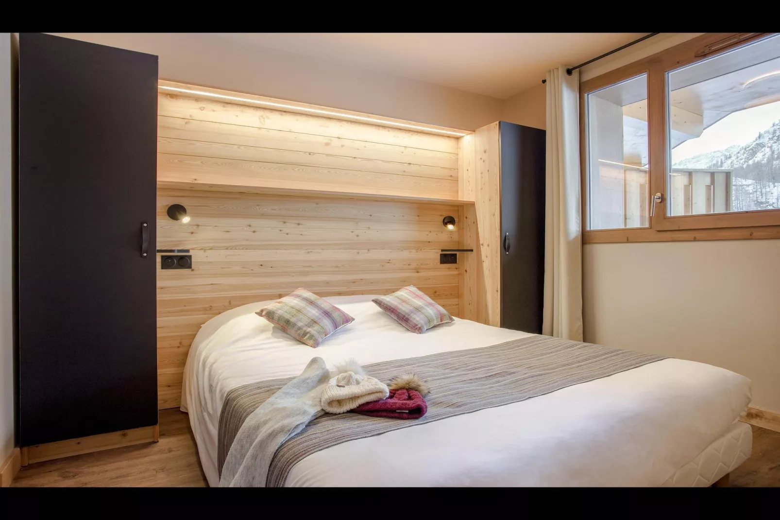 TIGNES_8PM-Bedroom