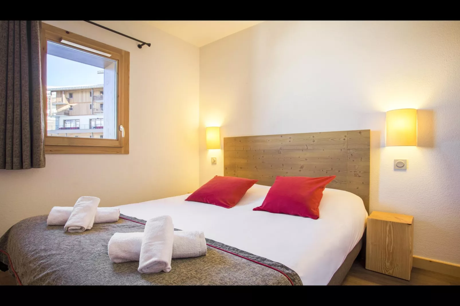 LES MENUIRES_S8L-Bedroom