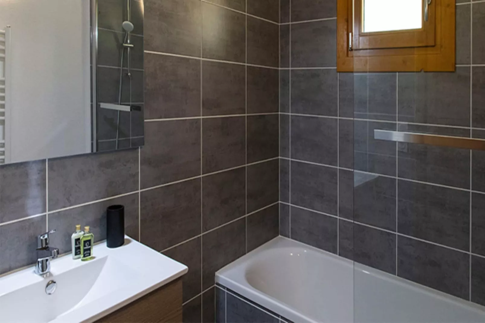VAUJANY Edelweiss-A38P-Bathroom