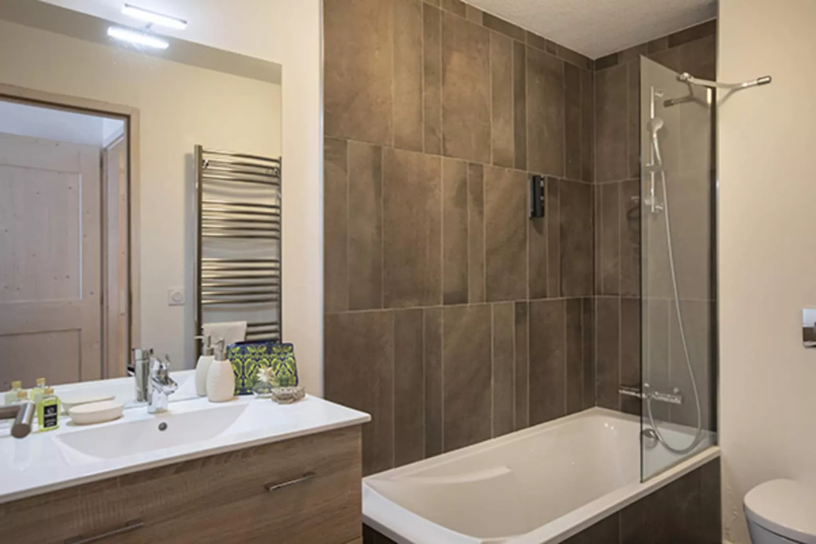 Le Hameau de barthelemy-A46P-Salle de bain