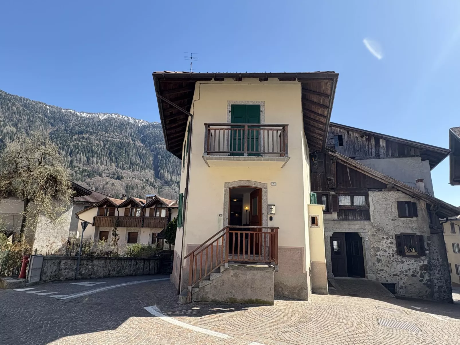 Corticella Alta-Outside