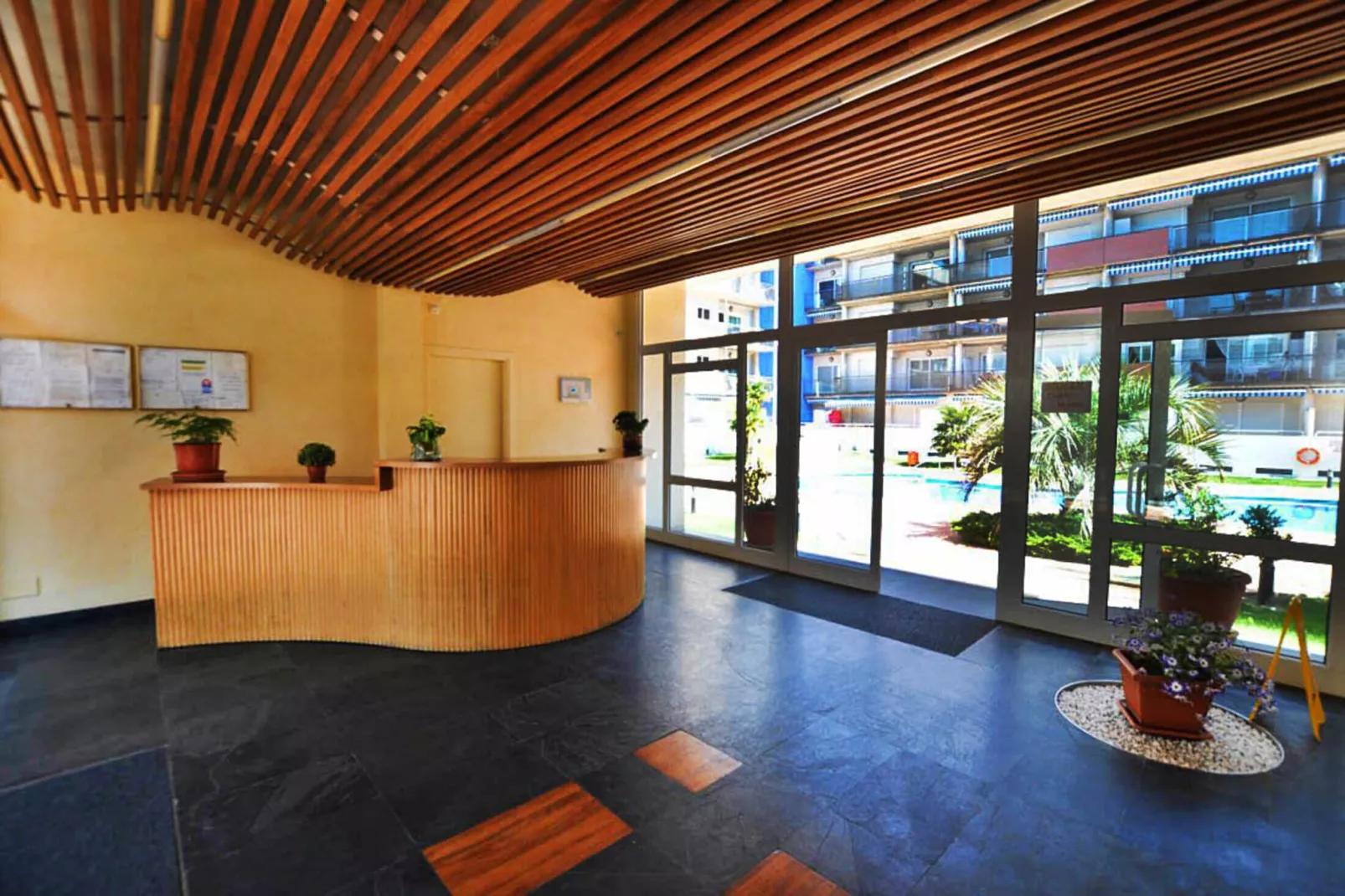 1235 BLAUMARINA con piscina-Salle de loisirs