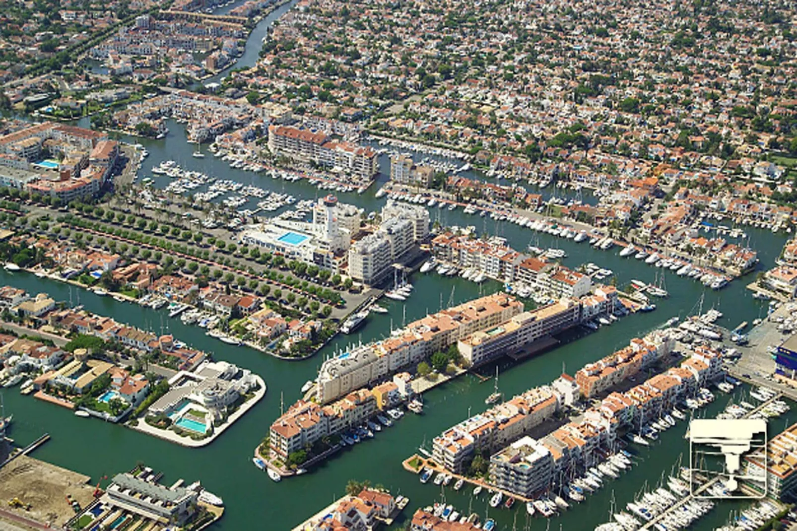 1222 CLUB NAUTIC vista canal