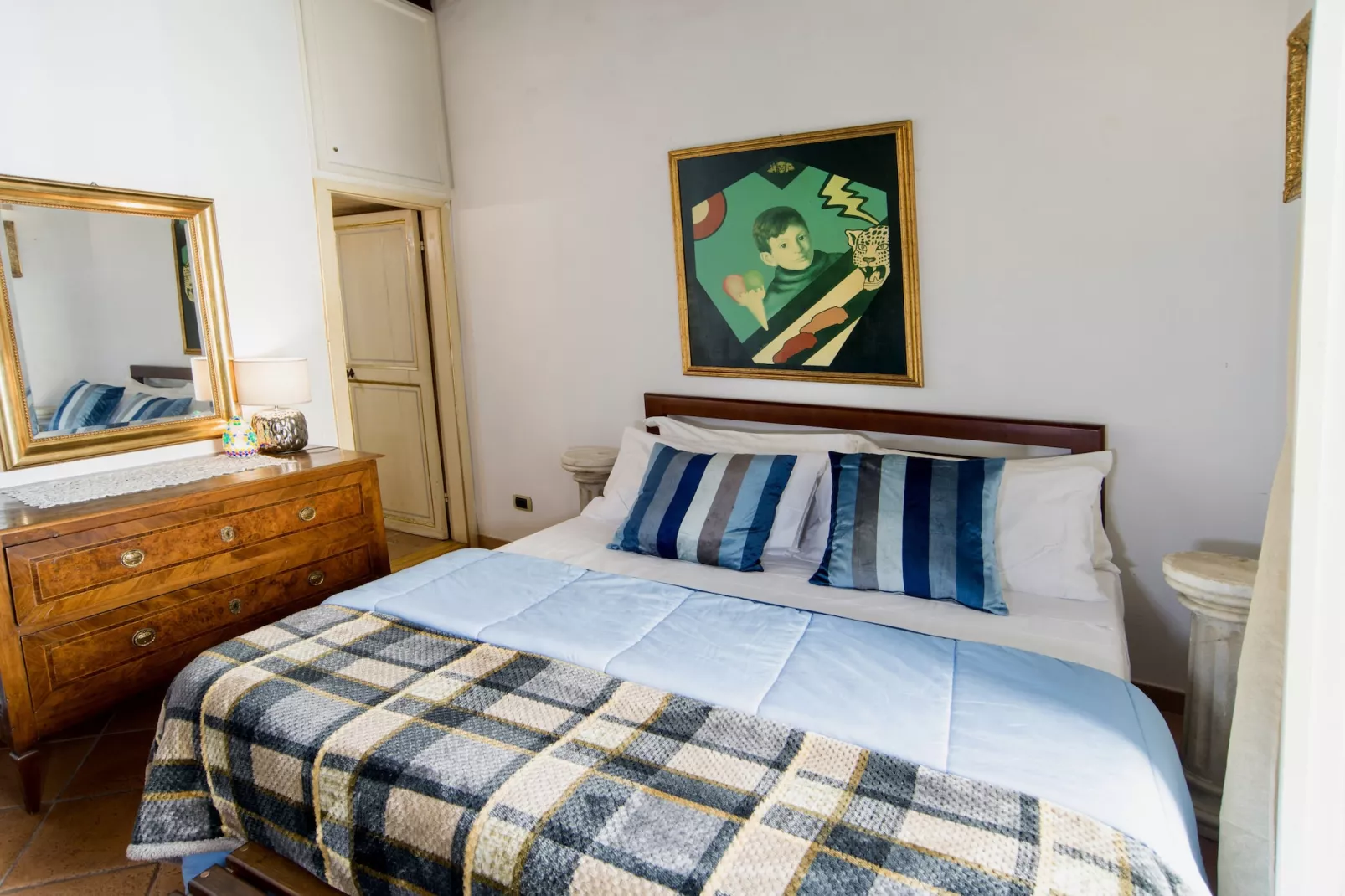 Trevi Fountain Apartment-Bedroom