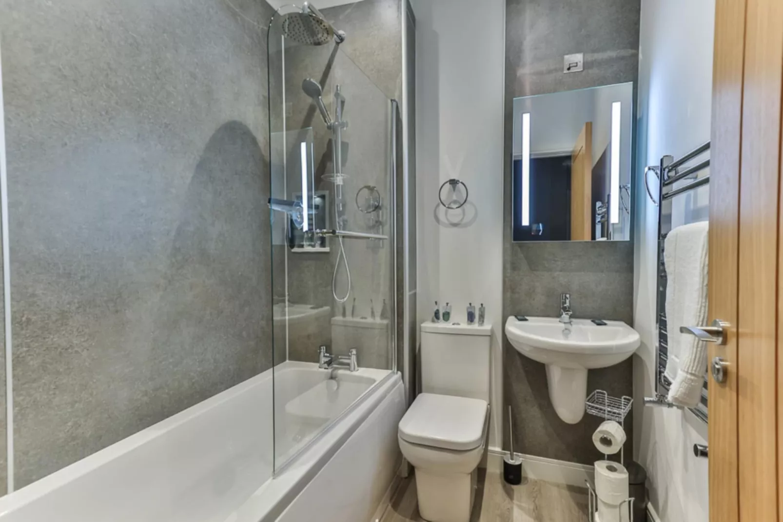 Belle House, Apt 5-Bathroom