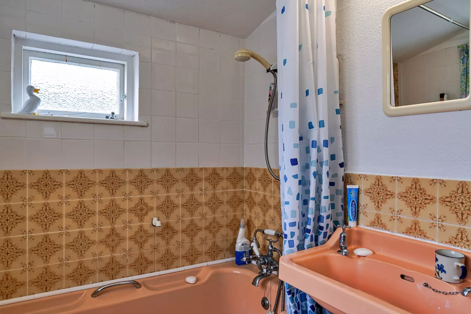 Lewcott-Bathroom